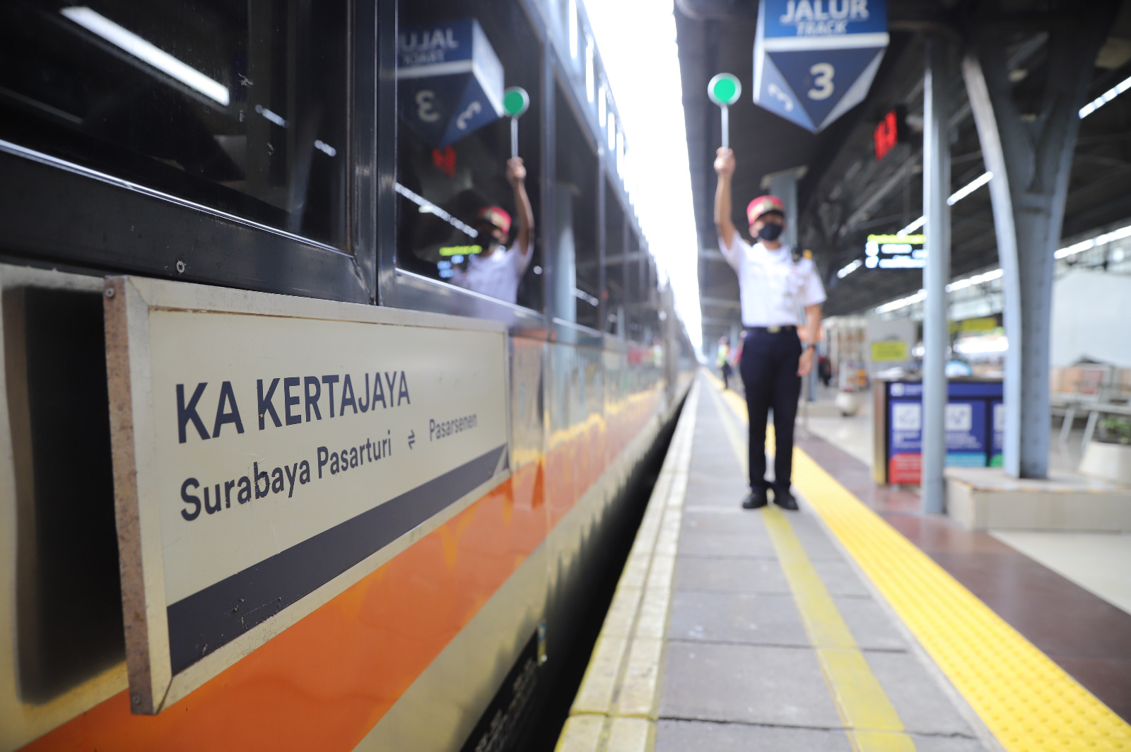 (FOTO) Tingginya Minat Pemudik, 2,3 Juta Tiket KAI Terjual