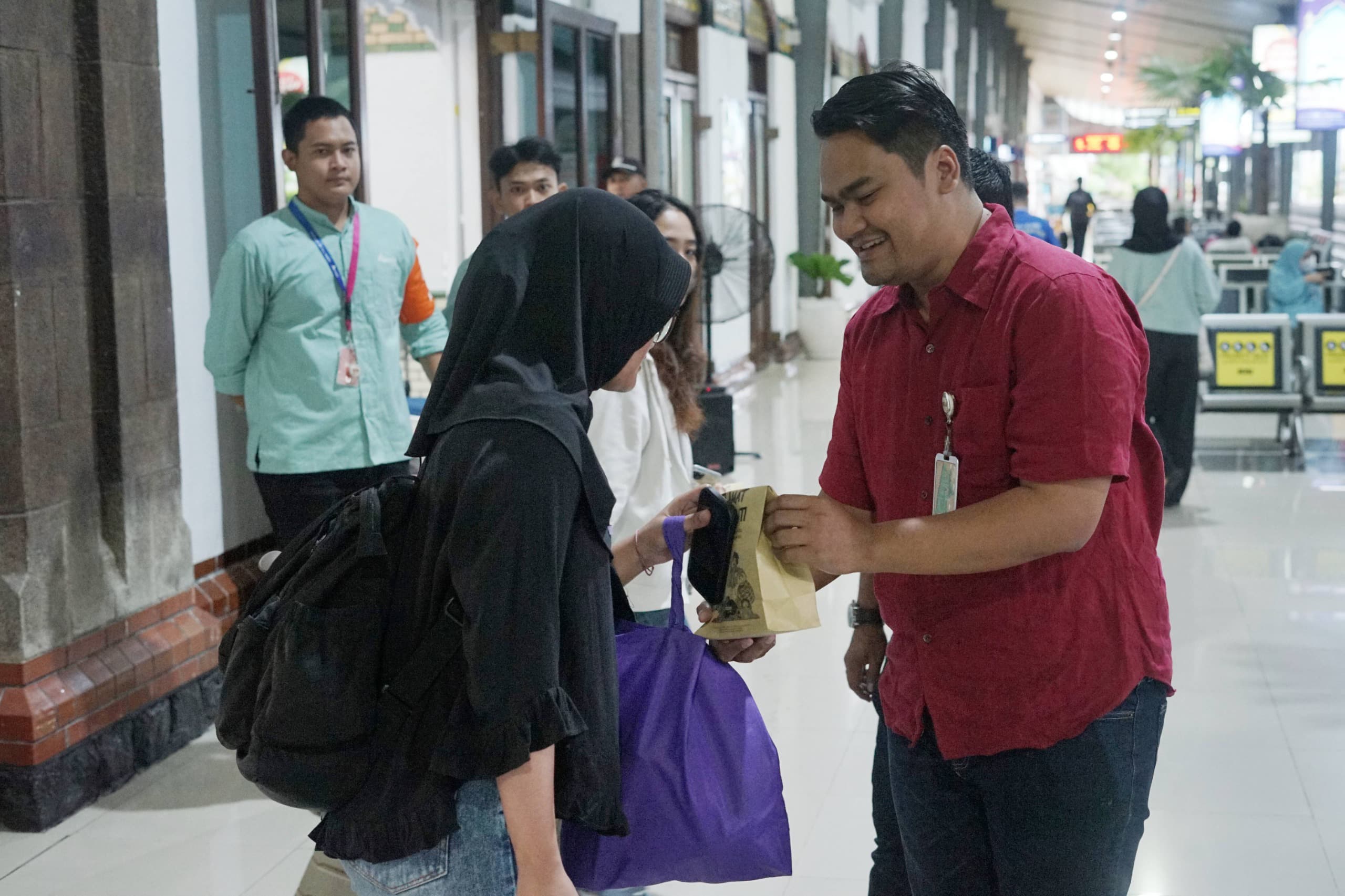 KAI Tebar 3.440 Takjil Gratis per Hari, Nikmati di Stasiun Ini!