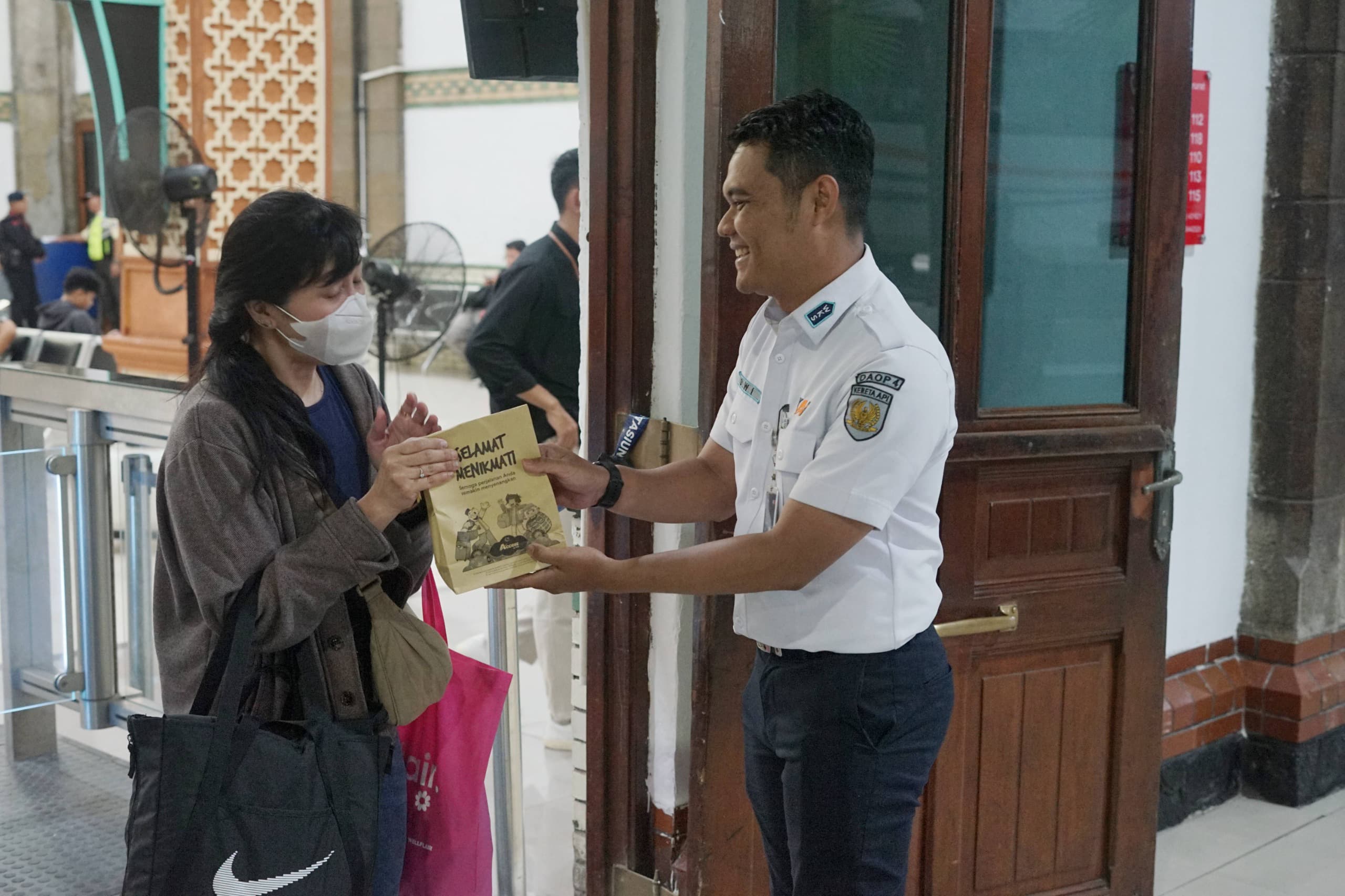 KAI Bagikan 3.440 Takjil Gratis Setiap Hari, Cek Stasiun Terdekat!