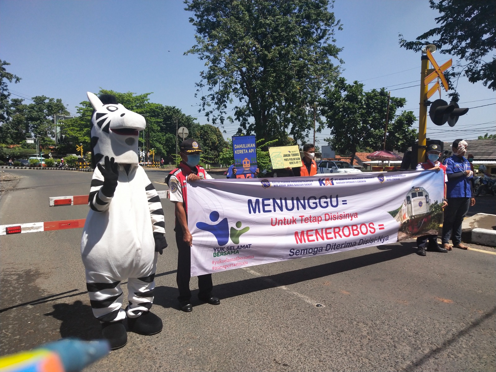 Kurangi Risiko Kecelakaan, KAI Minta Pemudik Bermotor Lebih Waspada di Perlintasan
