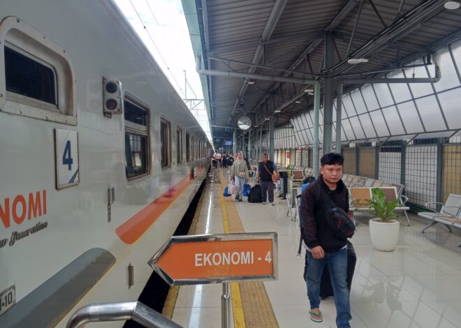 Kereta Api Tetap Jadi Andalan di Hari Pertama Lebaran