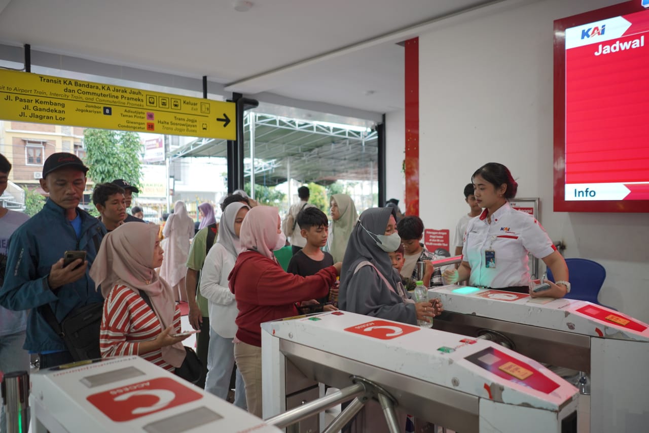 KAI Commuter Torehkan Peningkatan Pengguna Selama Lebaran 2025