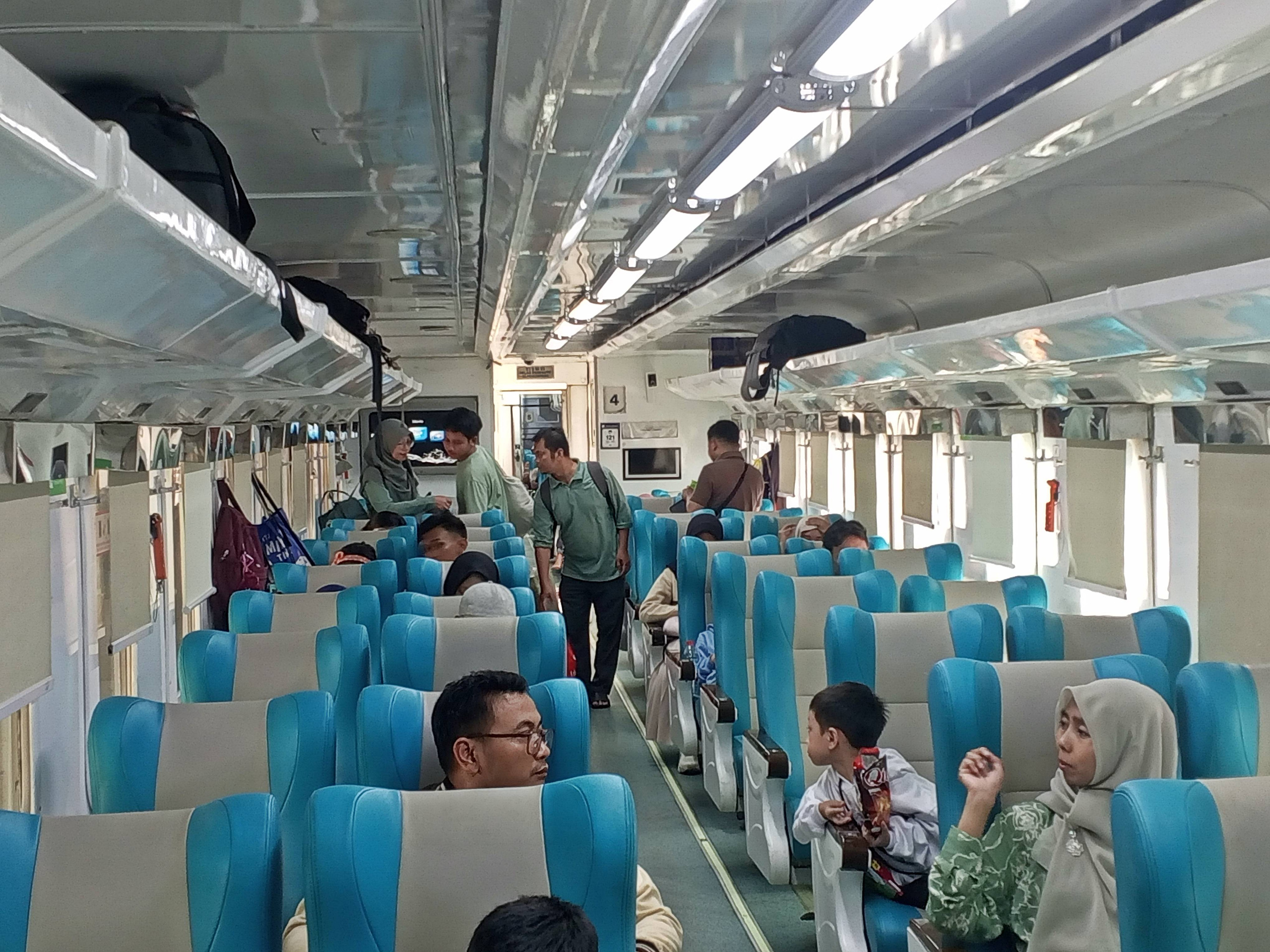 Arus Balik Lebaran Diperkirakan Besok, Tiket KA JJ dan Lokal Terjual Lebaran Capai Lebih Dari 4,1 Juta