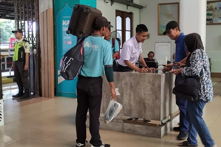 KAI Daop 3 Cirebon Kerahkan 1.300 Personel untuk Pengamanan Mudik dan Balik Lebaran 2025