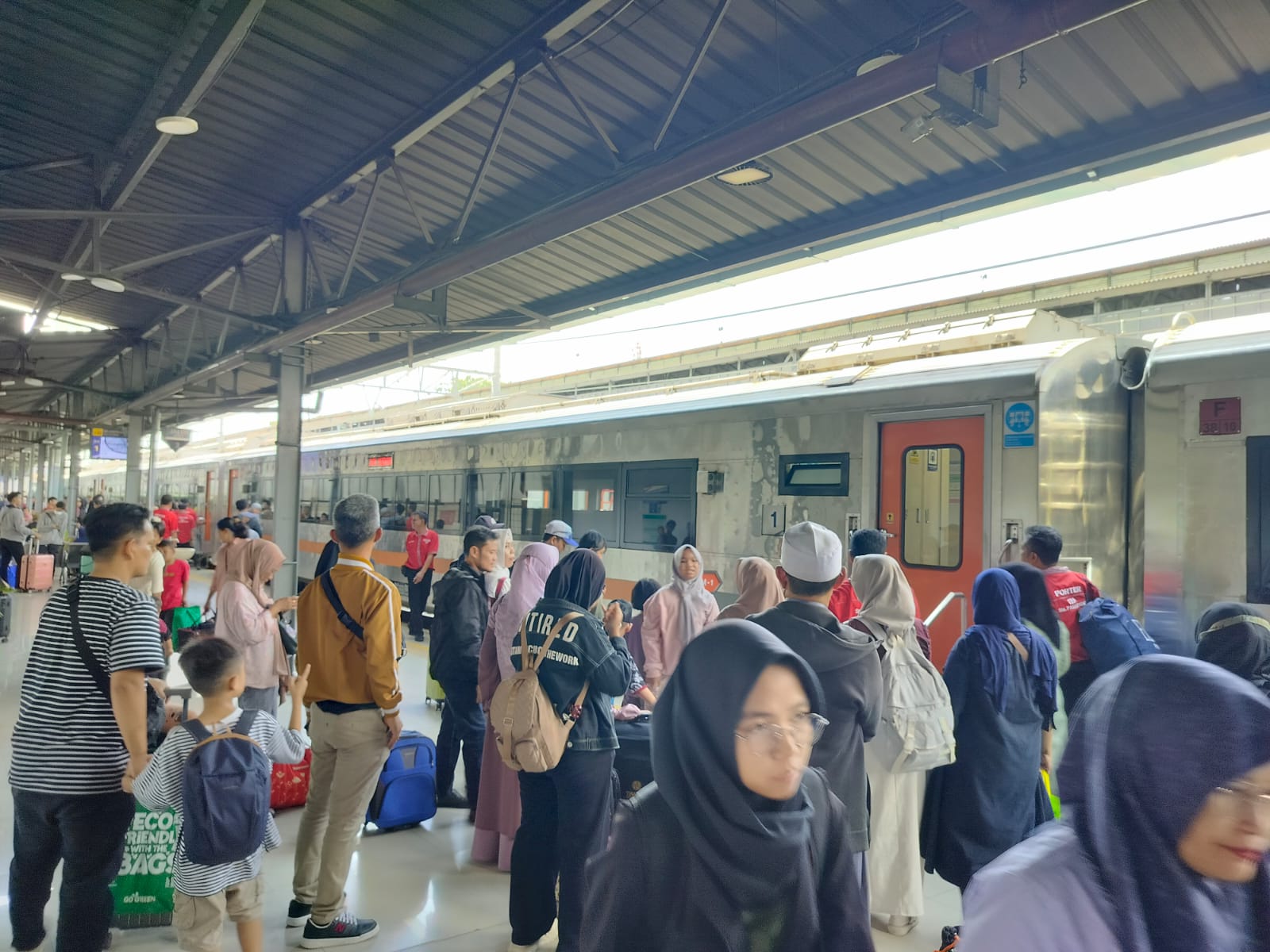 Lonjakan Penumpang! KAI Group Layani 16,3 Juta Orang Selama Mudik Lebaran