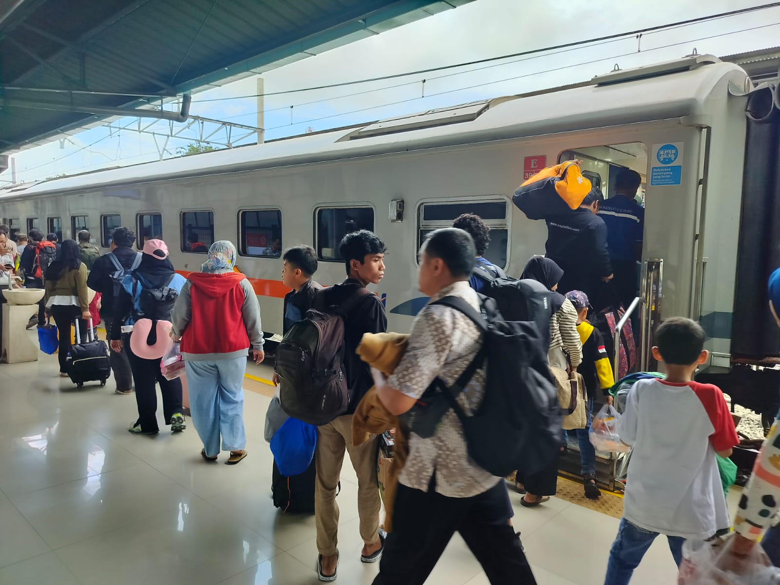 KAI Group Layani 21,7 Juta Pelanggan Selama Angkutan Lebaran 2025