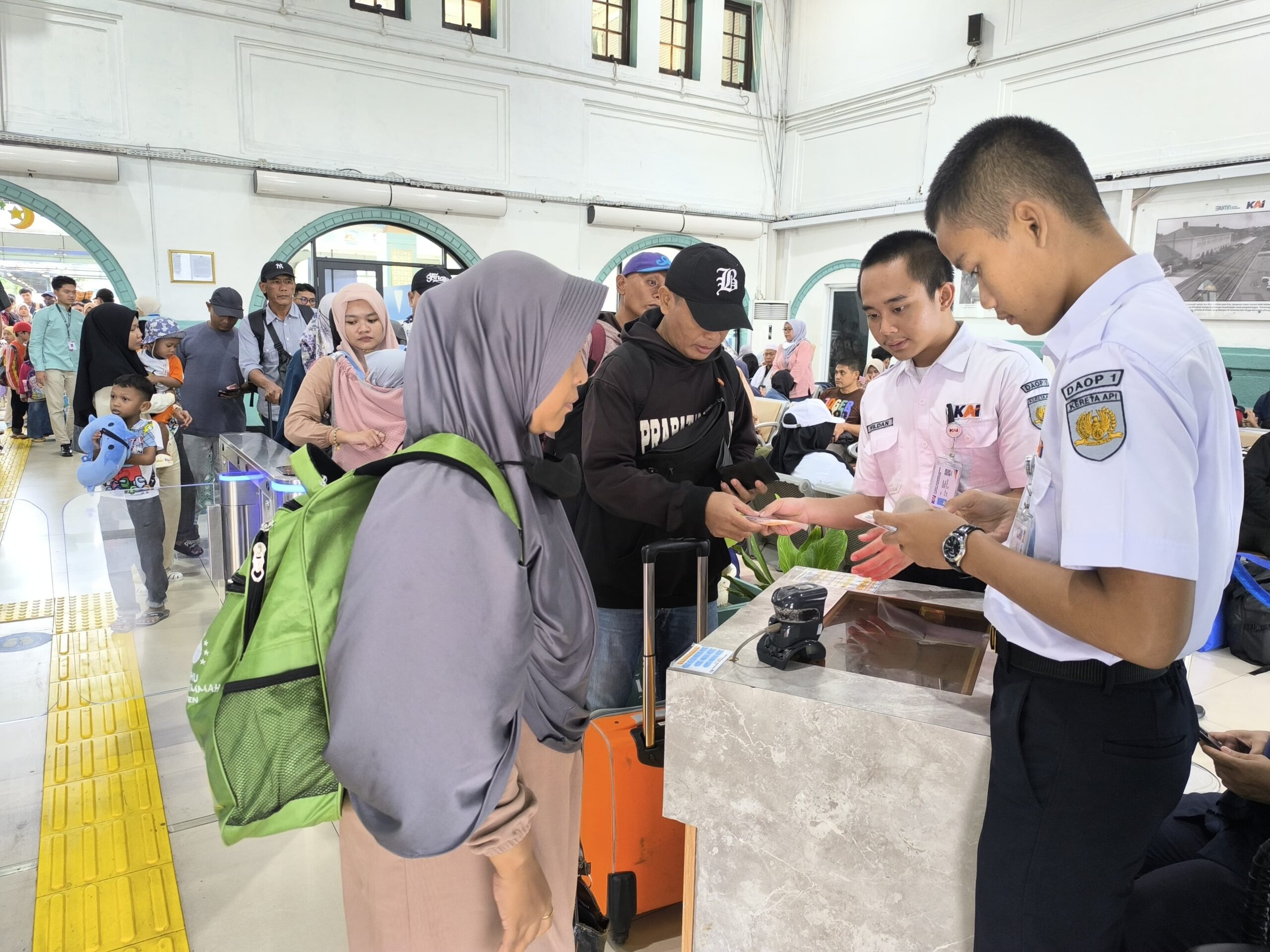 KAI Group Catatkan Prestasi, 16,3 Juta Penumpang Terlayani Saat Lebaran 2025