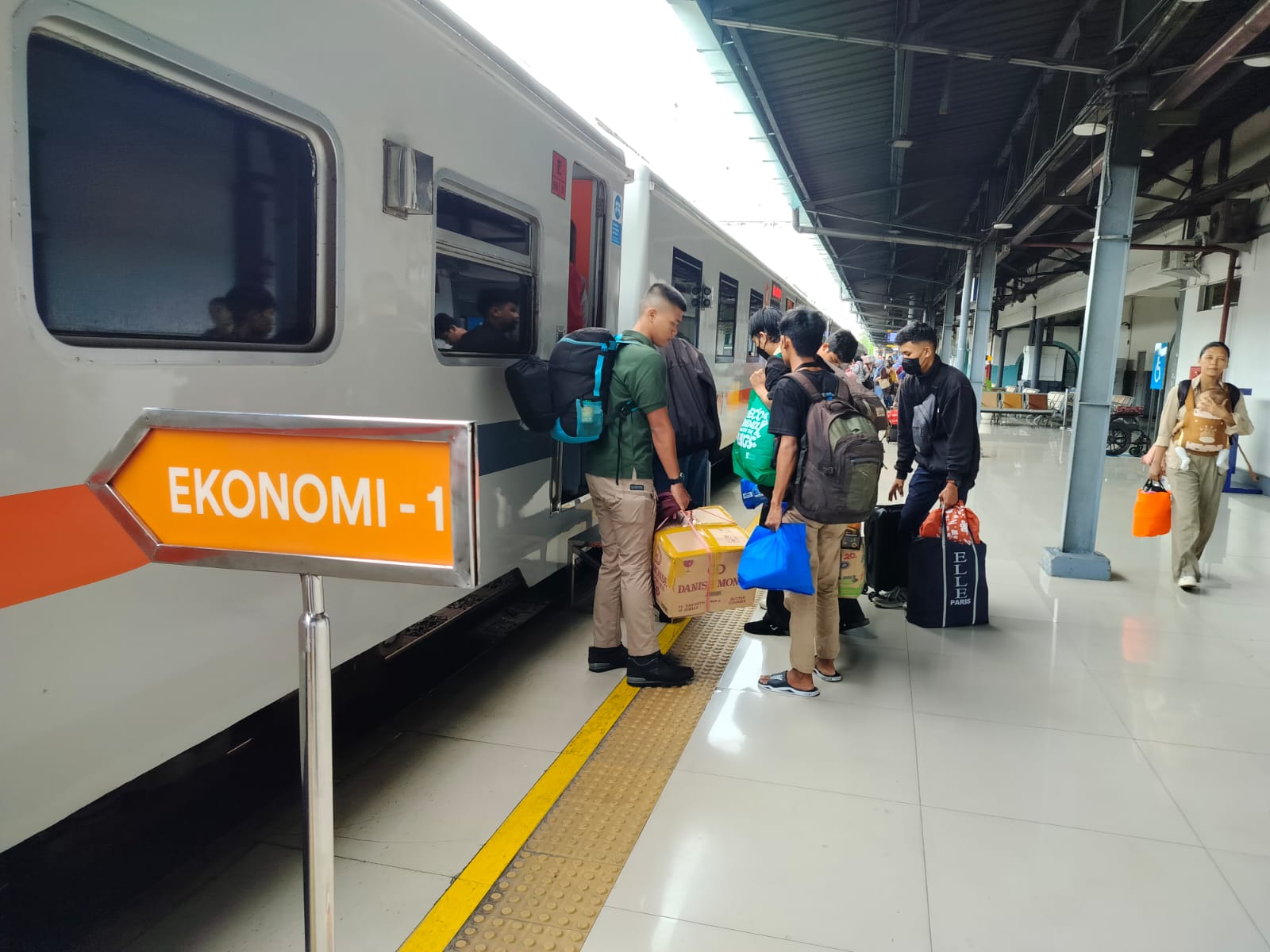 Sukses Besar! KAI Group Transportasi 16,3 Juta Orang di Angkutan Lebaran