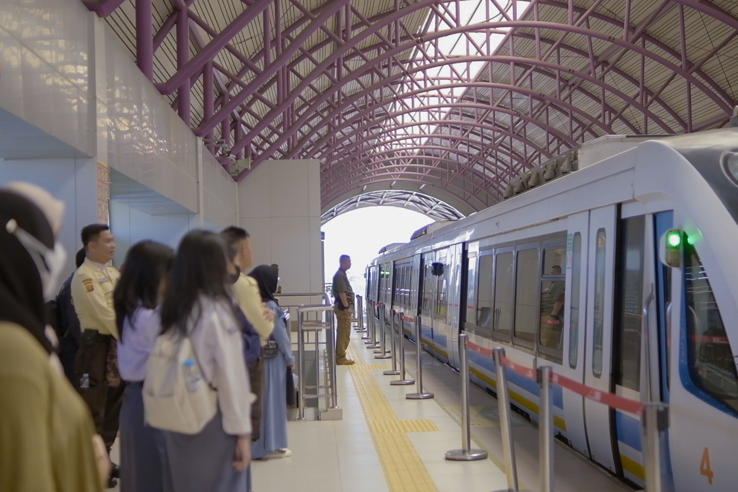 LRT Sumsel Penumpang Lebaran Meningkat, UMKM Lokal Ikut Terdongkrak