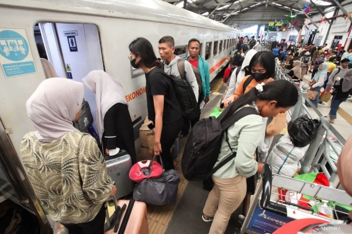 Mudik Lebaran 2025: Lebih dari 25 Ribu Penumpang Berangkat dari Daop 2 Bandung
