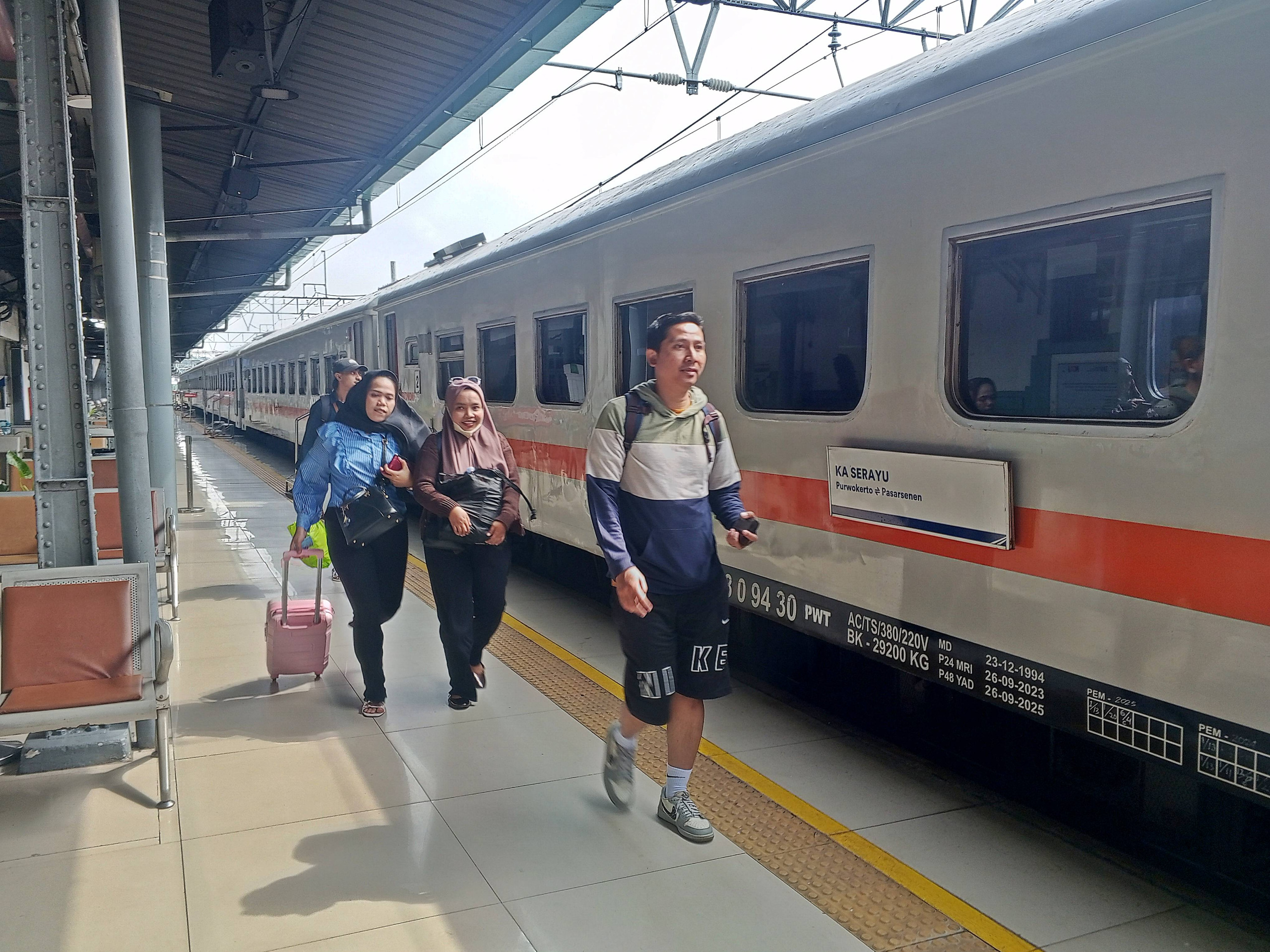 DJKA dan KA PSO di Libur Paskah, Kereta Subsidi Jadi Pilihan Semua Generasi