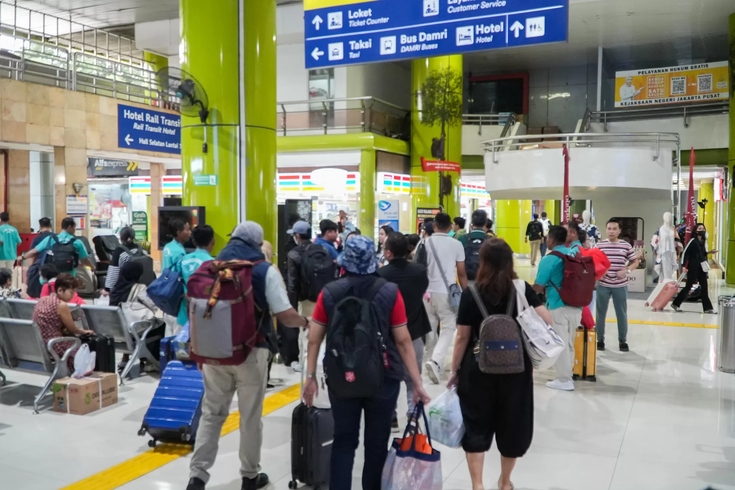 Waisak 2025, KAI Daop 1 Berikan Pelayanan Andal untuk Ribuan Penumpang