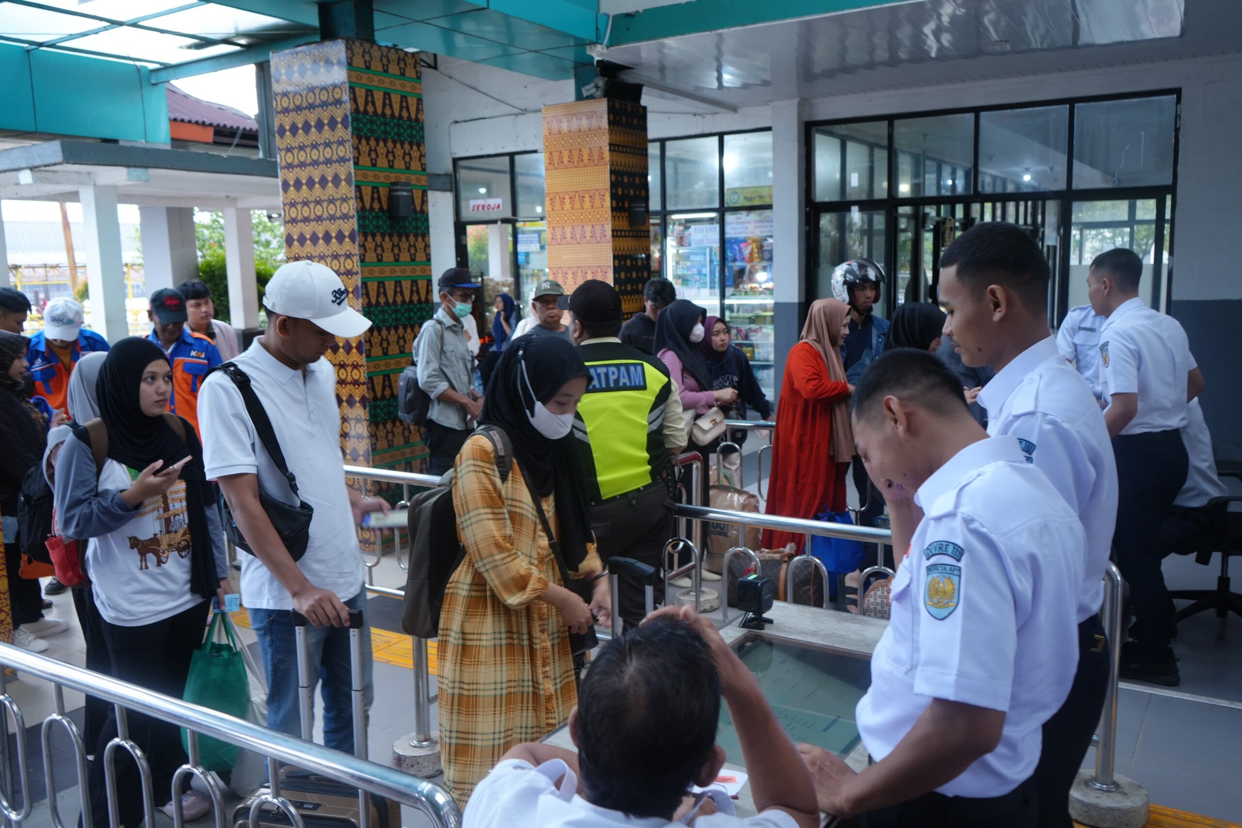 KAI Divre III Palembang Ingatkan Kembali Aturan Pengambilan Gambar di Stasiun Maupun di atas Kereta