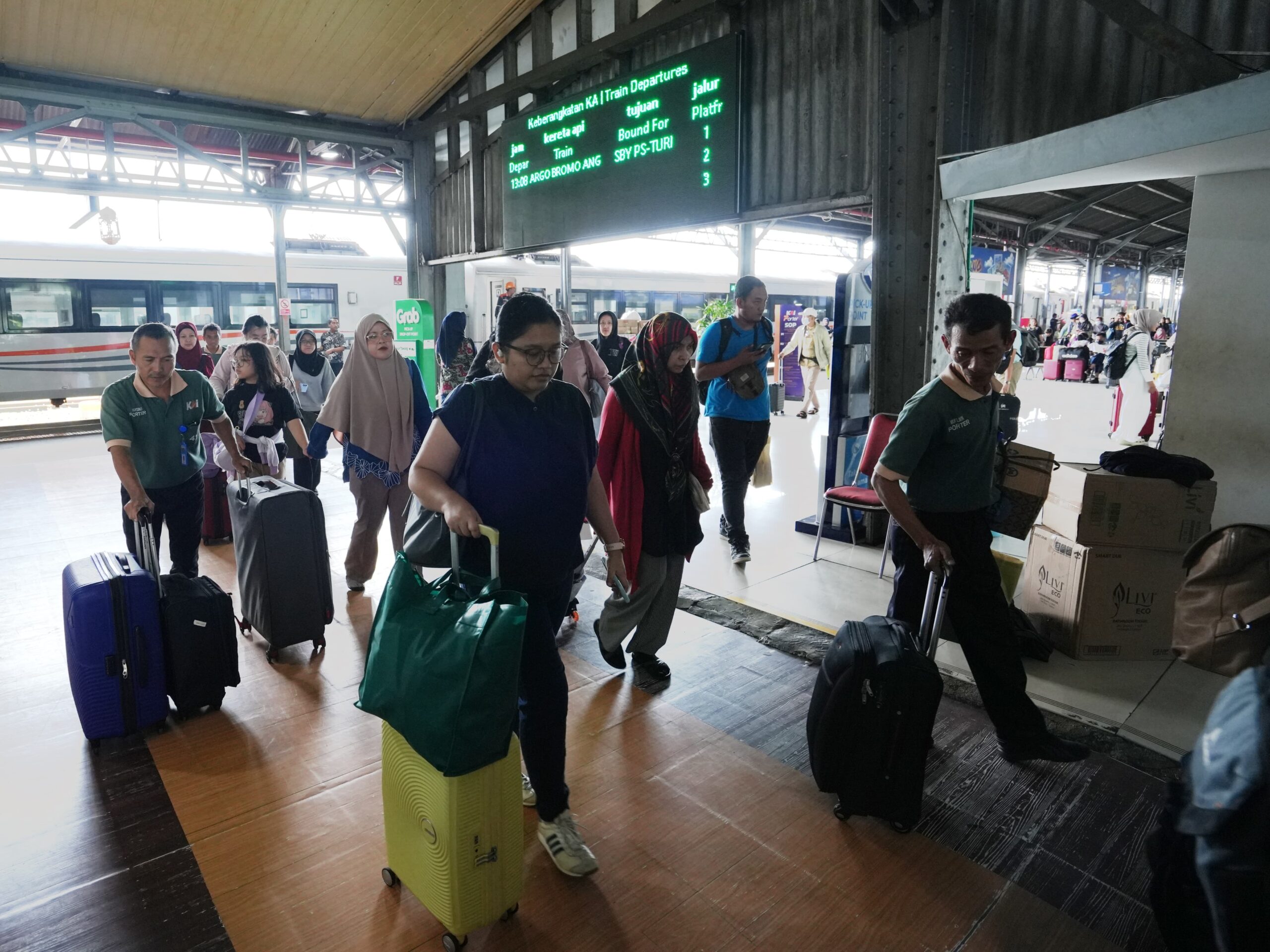 Civitas Akademika dan Alumni Dapat Diskon Tiket KA 10 Persen dari KAI