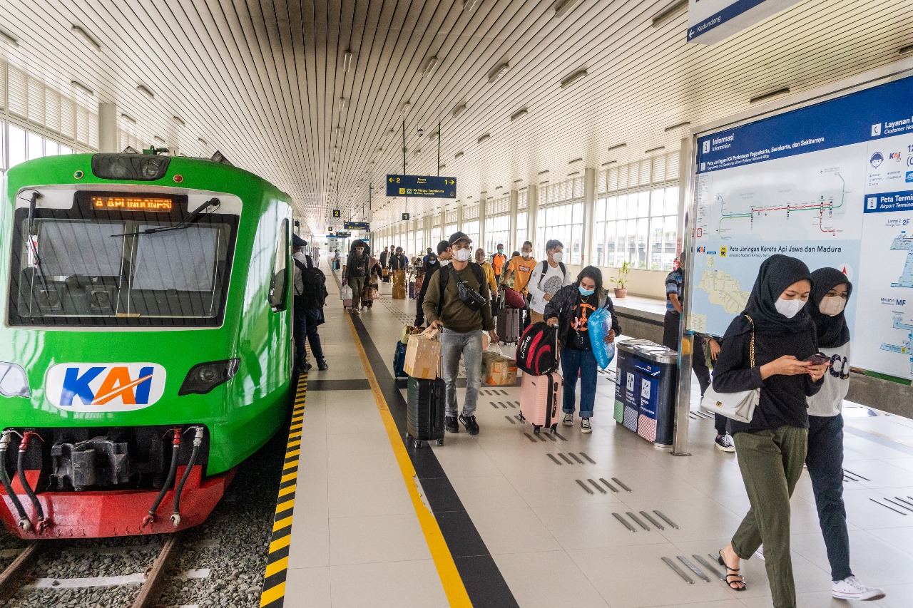Lonjakan Penumpang Buktikan Kereta Bandara Semakin Diminati