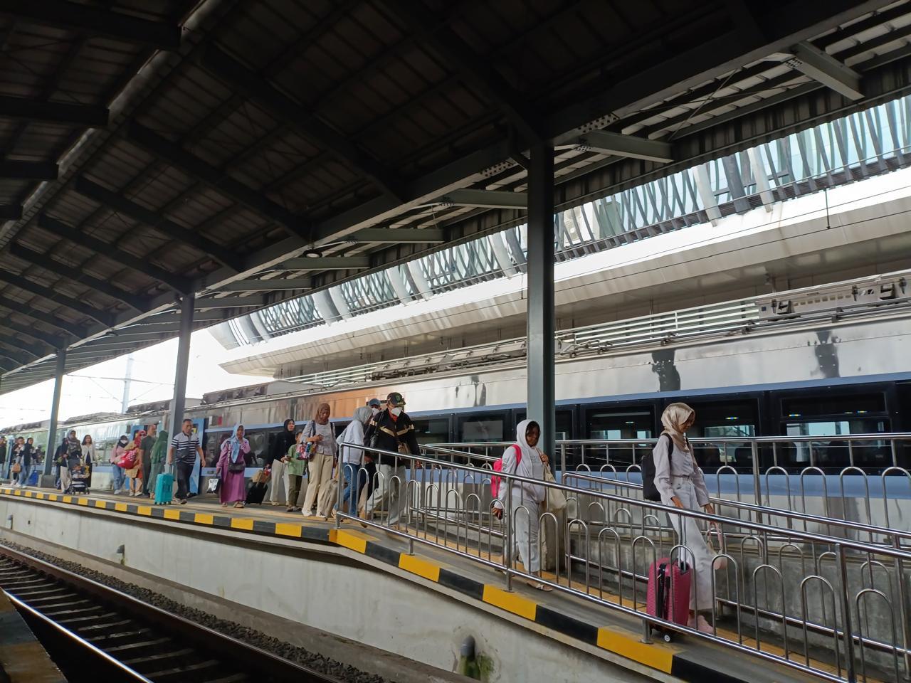Antusiasme Masyarakat Meningkat, KAI Catatkan Okupansi Lebih dari 100% Selama Libur Waisak 2025