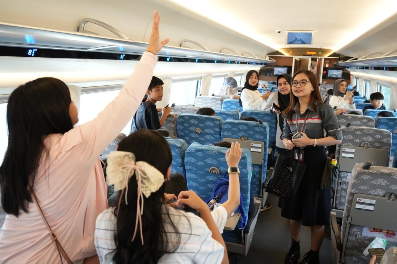 KCIC Rayakan Hari Pendidikan Nasional dengan Program Edukasi Naik Whoosh Diskon 50 Persen
