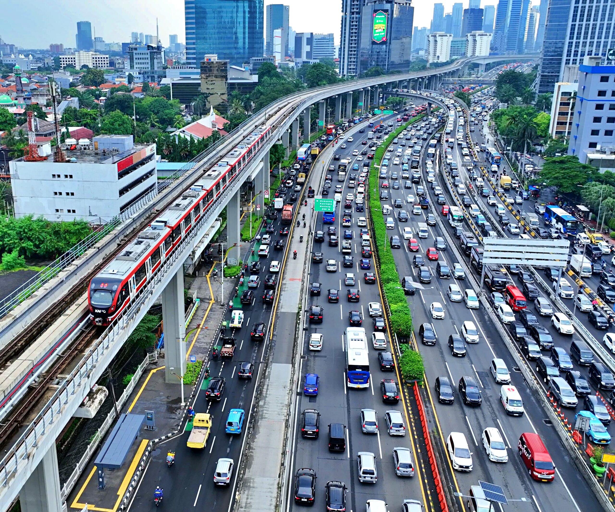 Masa Depan Transportasi Ada di Sini: LRT Jabodebek Unggul dalam Efisiensi Emisi