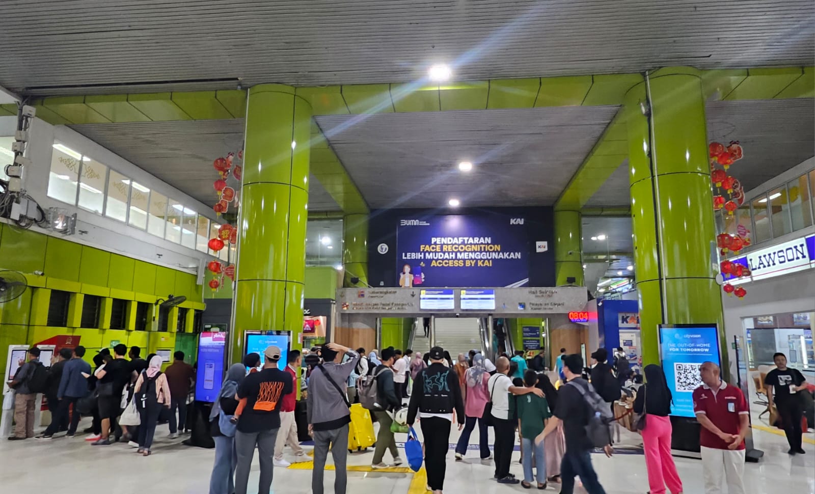 KAI Catat Peningkatan Penumpang pada Long Weekend Waisak 2025, Kereta Jadi Pilihan Utama