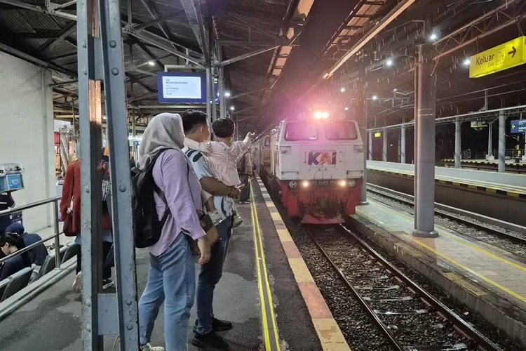 Waisak Tahun Ini, Penumpang Kereta Daop 6 Naik Tajam Hingga 65 Persen