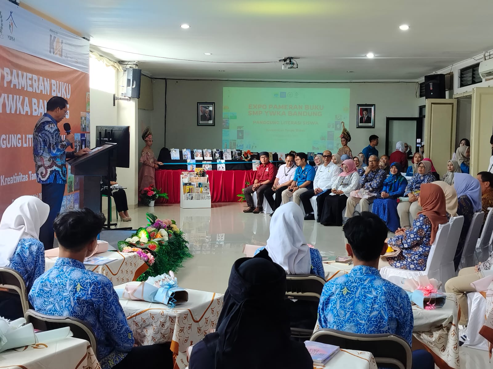 Pelajar Bandung Berliterasi Kreatif di Expo Buku Bersama KAI